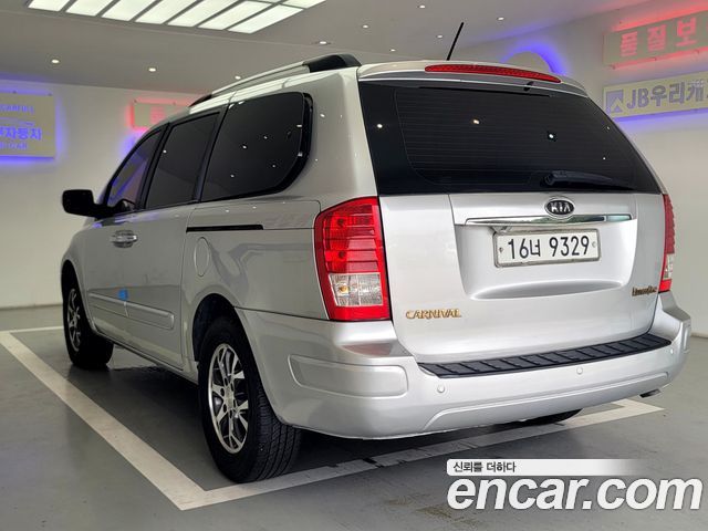 Kia Canival 2012 — photo 6