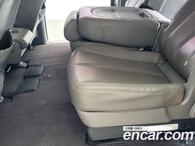 Kia Canival 2012 — photo 8