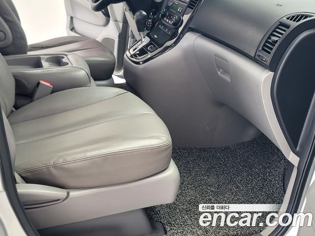 Kia Canival 2012 — photo 9
