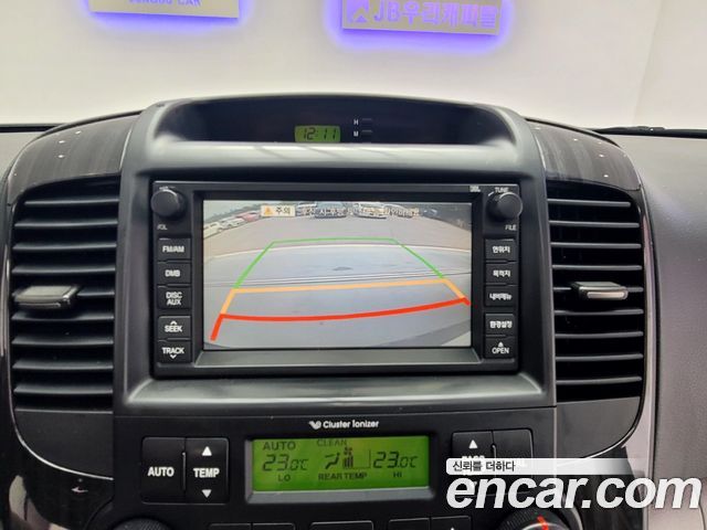 Kia Canival 2012 — photo 16