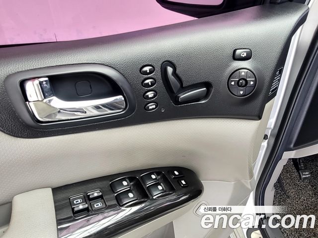 Kia Canival 2012 — photo 17