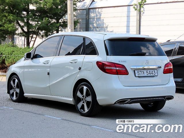 Mercedes-Benz B-Class 2018 — photo 2