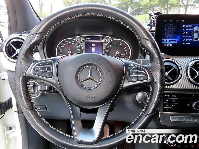 Mercedes-Benz B-Class 2018 — photo 12