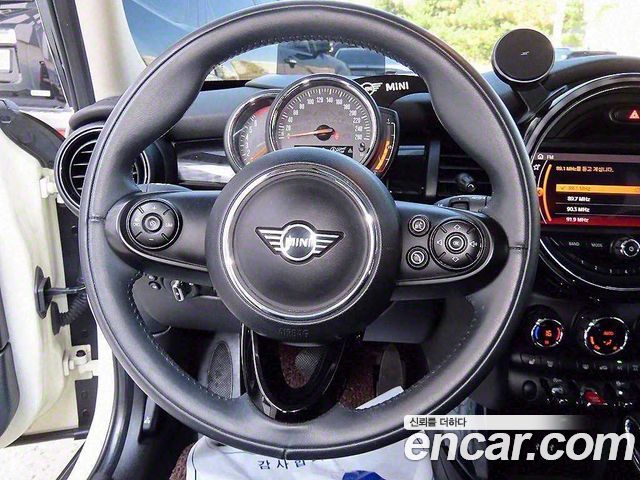 Mini Cooper 2019 — photo 12