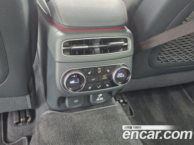 Genesis GV70 2021 — photo 17