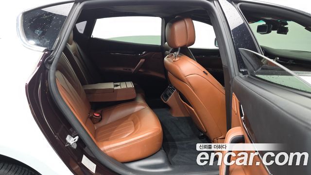 Maserati Quattroporte 2016 — photo 12