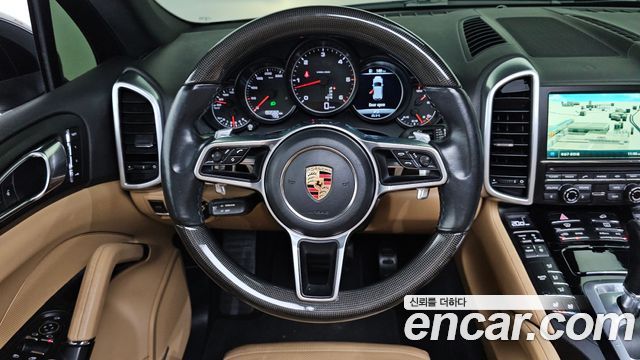 Porsche Cayenne 2016 — photo 12