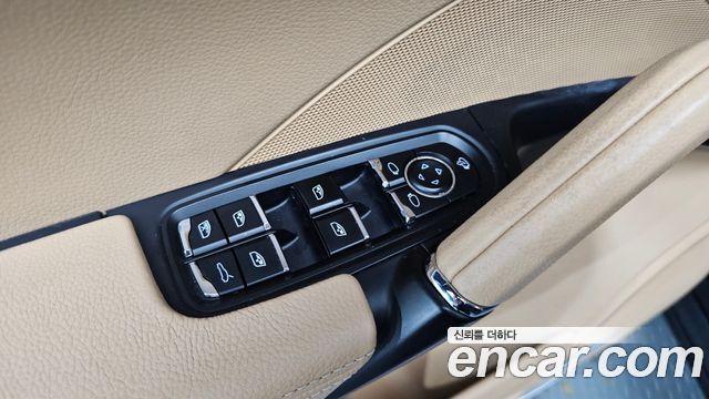 Porsche Cayenne 2016 — photo 17