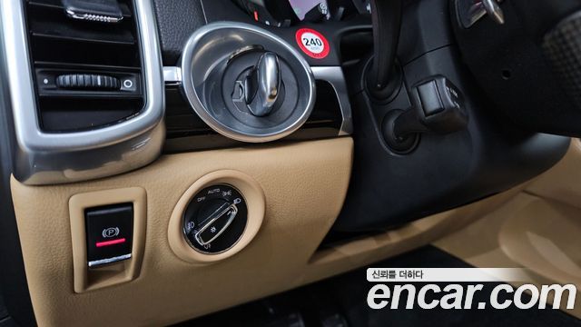 Porsche Cayenne 2016 — photo 18