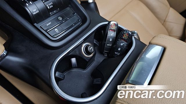 Porsche Cayenne 2016 — photo 19