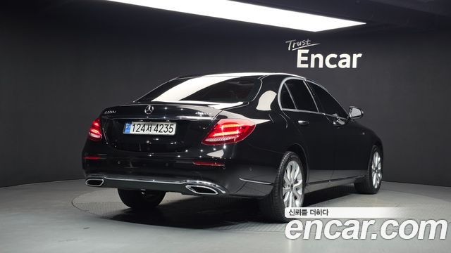 Mercedes-Benz E-Class 2019 — photo 2