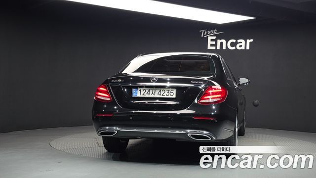 Mercedes-Benz E-Class 2019 — photo 4