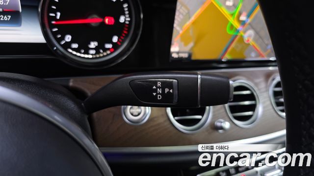 Mercedes-Benz E-Class 2019 — photo 12