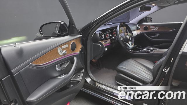 Mercedes-Benz E-Class 2019 — photo 13