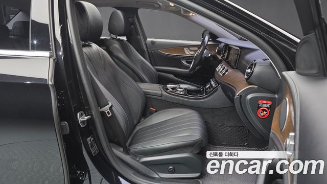 Mercedes-Benz E-Class 2019 — photo 17