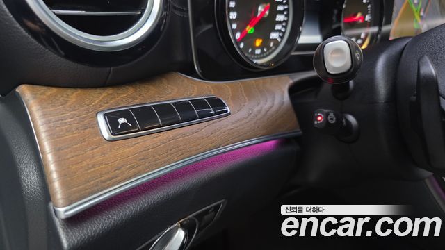 Mercedes-Benz E-Class 2019 — photo 24