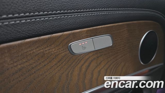 Mercedes-Benz E-Class 2019 — photo 25