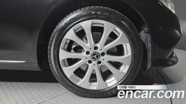 Mercedes-Benz E-Class 2019 — photo 7