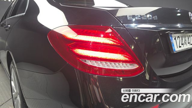 Mercedes-Benz E-Class 2019 — photo 9