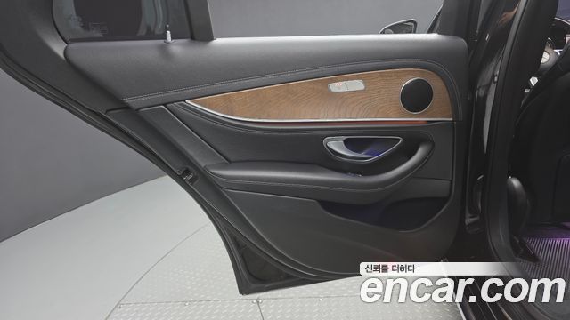 Mercedes-Benz E-Class 2019 — photo 15
