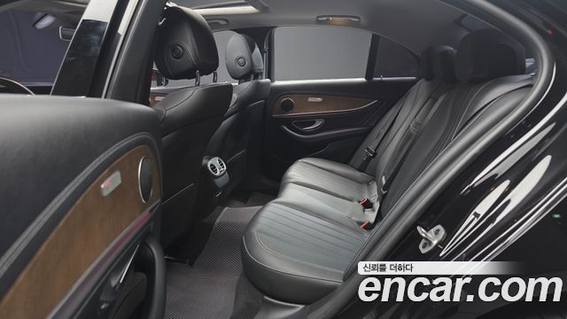 Mercedes-Benz E-Class 2019 — photo 16