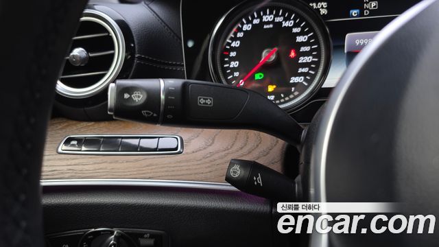 Mercedes-Benz E-Class 2019 — photo 27