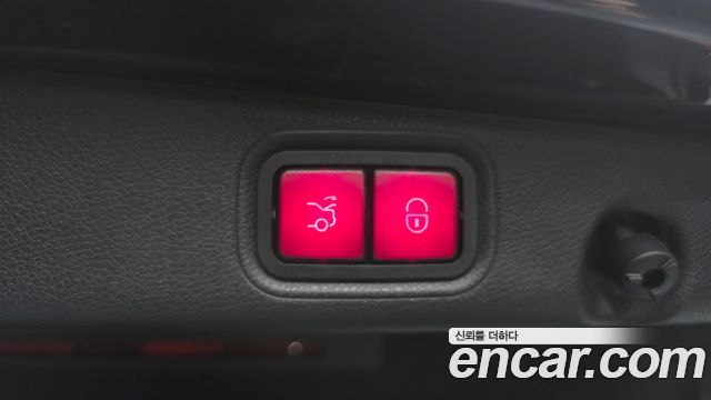 Mercedes-Benz E-Class 2019 — photo 32