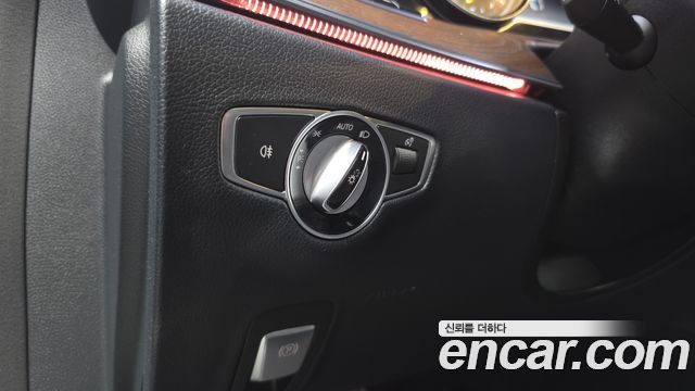 Mercedes-Benz E-Class 2019 — photo 33