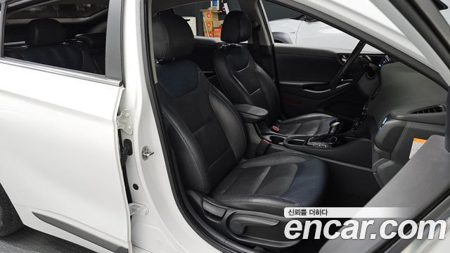 Hyundai Ioniq 2016 — photo 11
