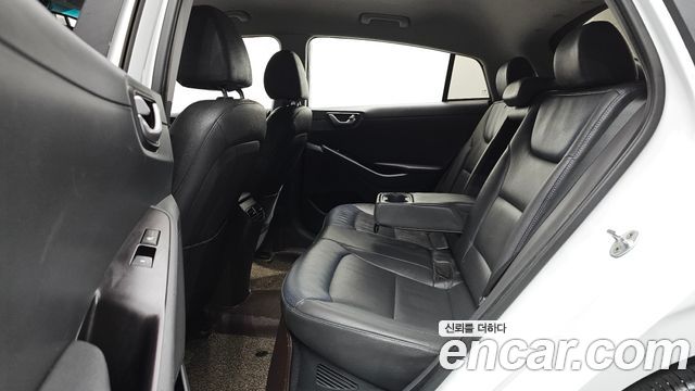 Hyundai Ioniq 2016 — photo 12