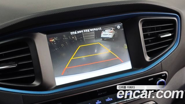 Hyundai Ioniq 2016 — photo 16