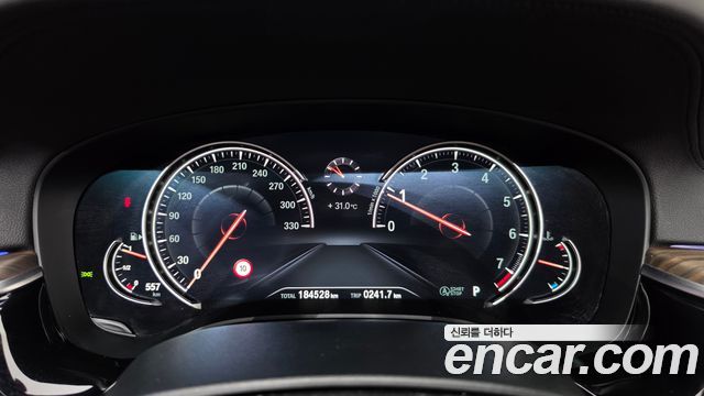 BMW 5-Series 2017 — photo 8