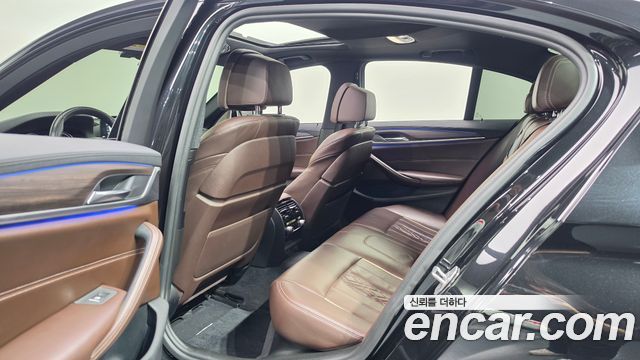 BMW 5-Series 2017 — photo 11