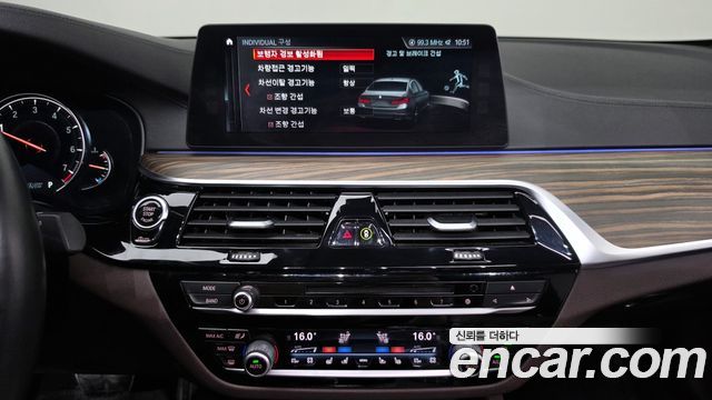 BMW 5-Series 2017 — photo 12