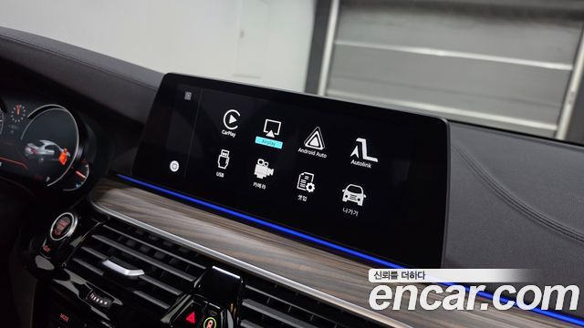 BMW 5-Series 2017 — photo 17