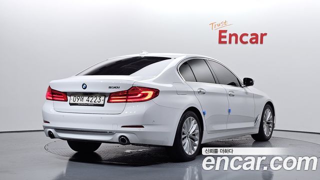 BMW 5-Series 2018 — photo 2