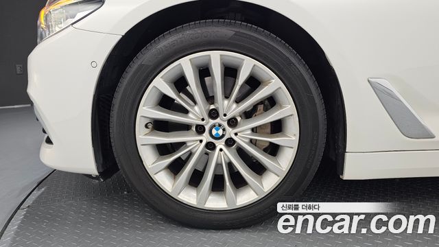 BMW 5-Series 2018 — photo 5