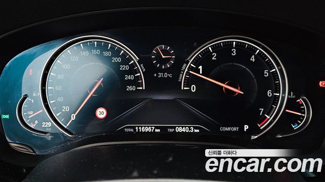 BMW 5-Series 2018 — photo 11