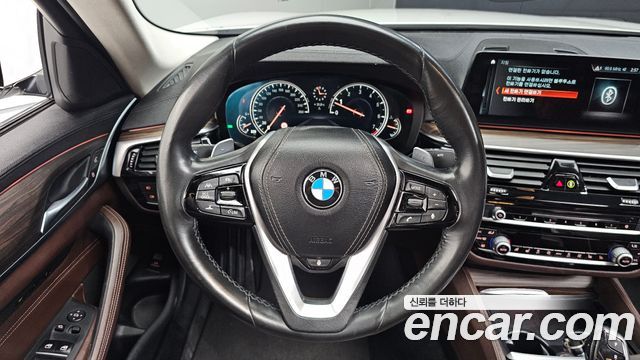 BMW 5-Series 2018 — photo 19