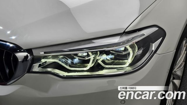 BMW 5-Series 2018 — photo 8