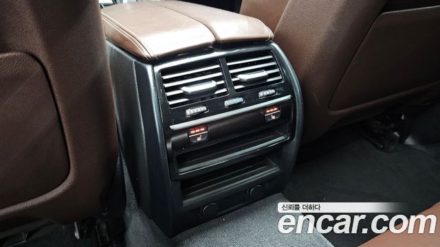 BMW 5-Series 2018 — photo 29