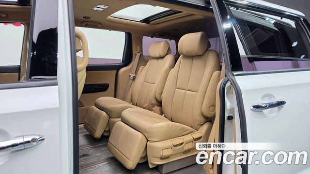 Kia Canival 2020 — photo 17