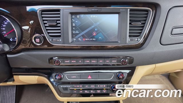 Kia Canival 2020 — photo 18