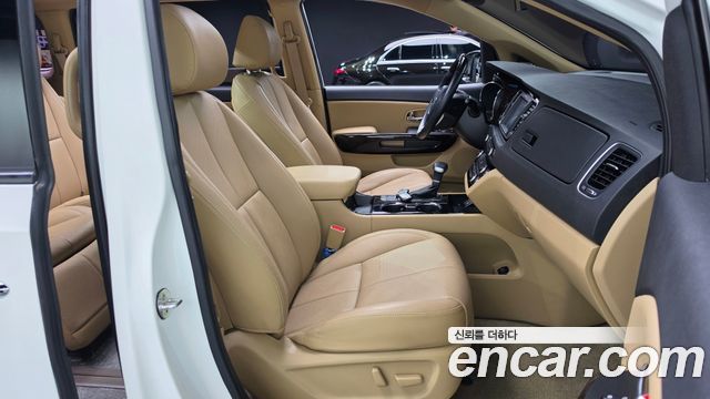 Kia Canival 2020 — photo 16