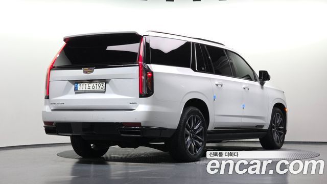 Cadillac Escalade 2023 — photo 2