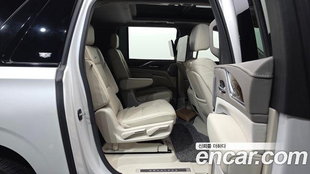 Cadillac Escalade 2023 — photo 12