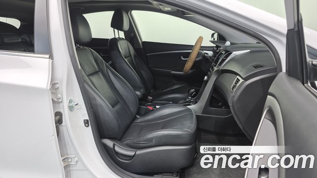 Hyundai i30 2014 — photo 17
