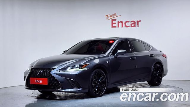 Lexus ES 2023 — photo 1