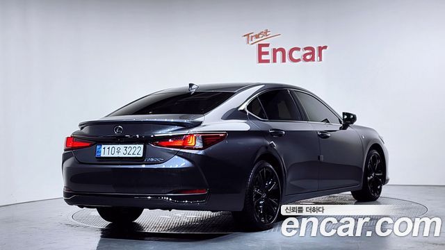 Lexus ES 2023 — photo 2