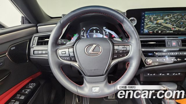 Lexus ES 2023 — photo 18